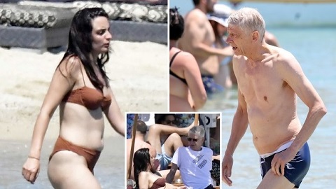 Mặn nồng với người đẹp bikini, Arsene Wenger vẫn dẻo dai ở tuổi 73